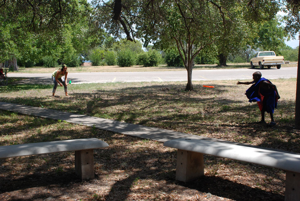 Jo & Matty playing frisbee