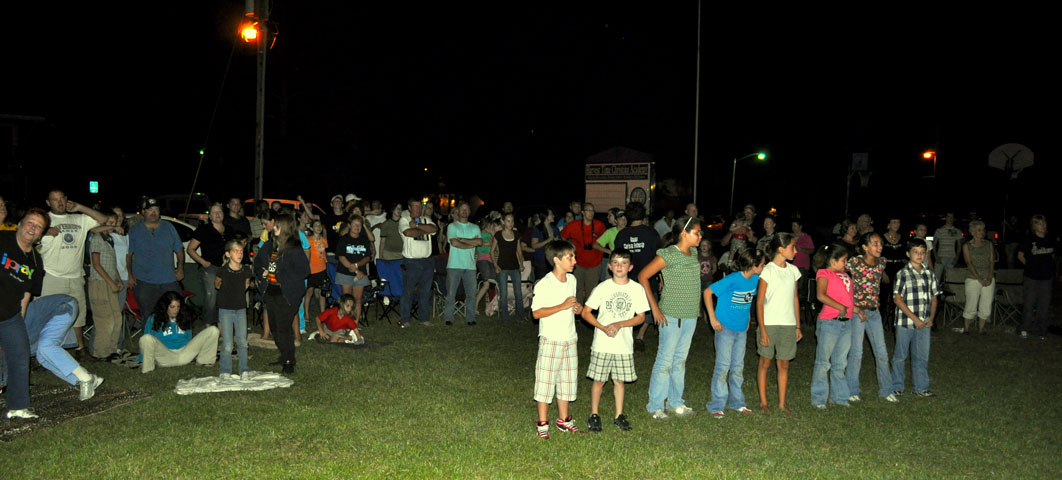 500 people showed up to hear the En-kata Choir sing and tell stories.